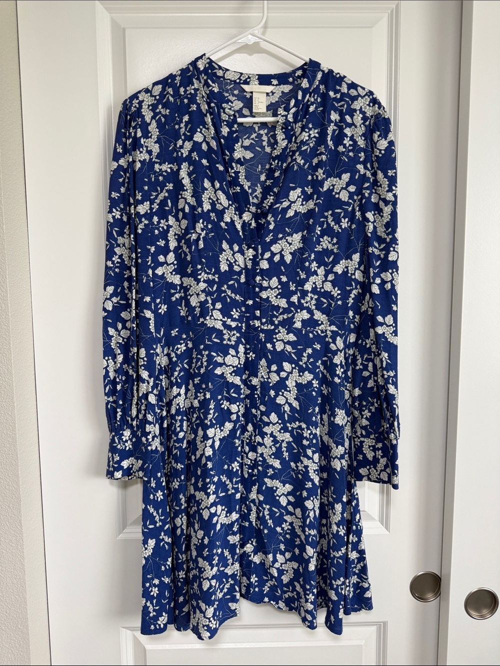 H&M Dress Buttons Down Long-Sleeve Floral V-Neck Summer